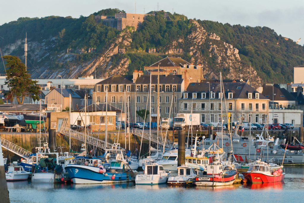 Port de plaisance de Plaisance avec Fort du roule