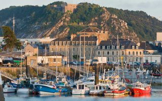 Port de plaisance de Plaisance avec Fort du roule